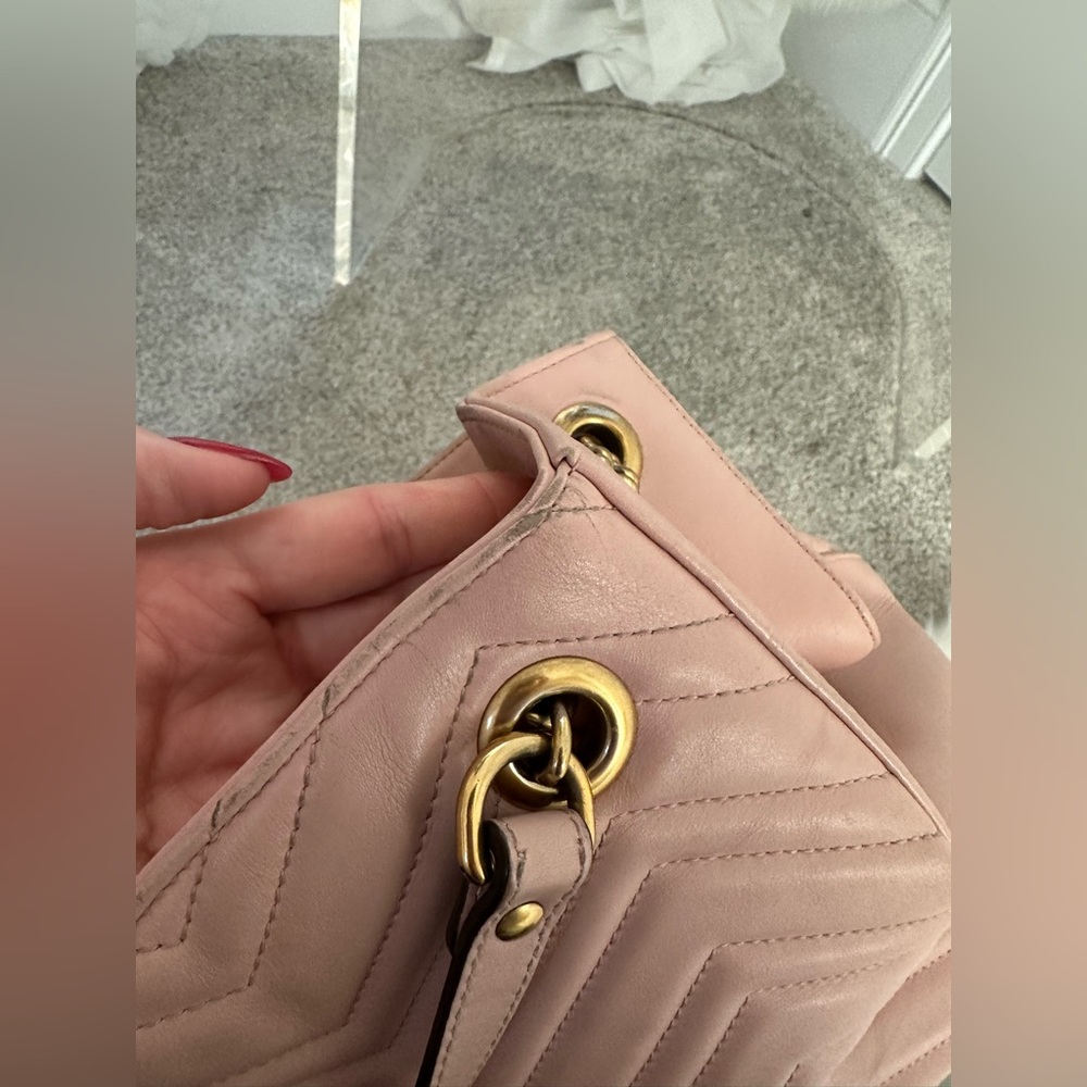Well worn but beautiful Pink Gucci Purse - Picture 4 of 16
